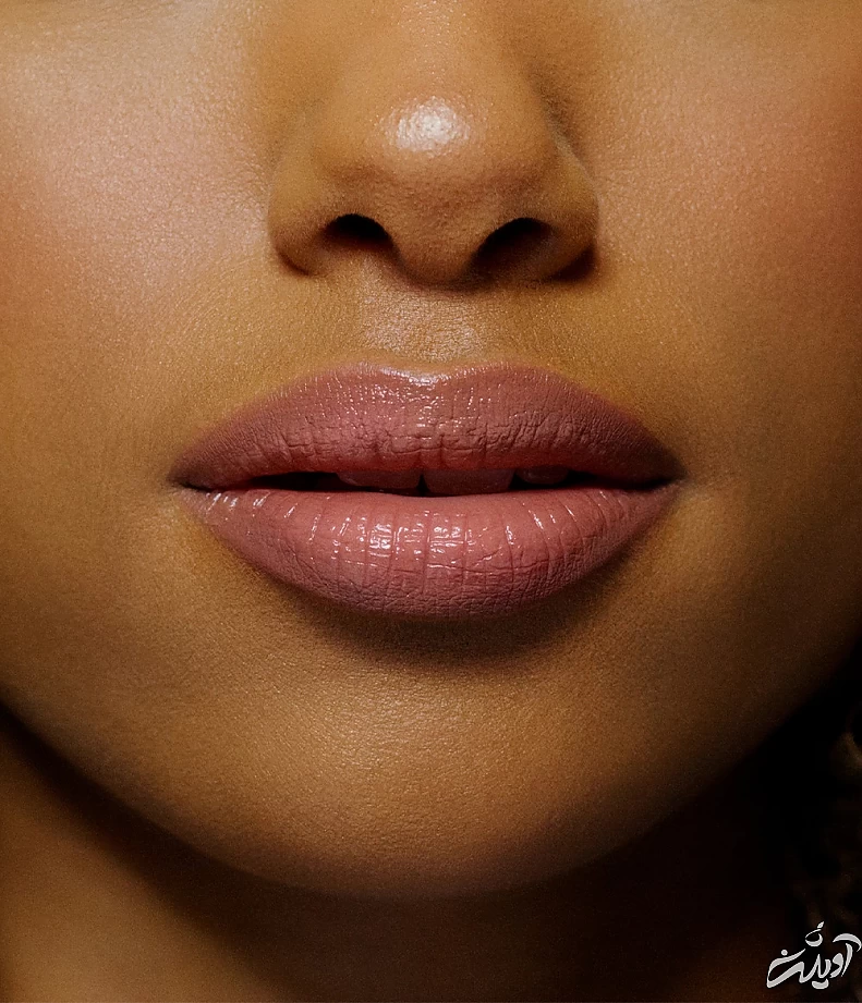 پوشاندن چین و چروک لب